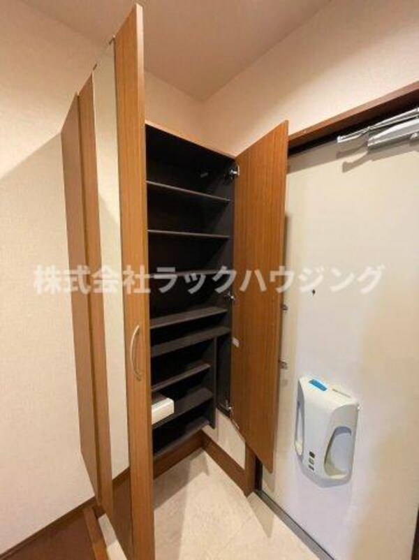 玄関(【お部屋さがしはラックハウジングにお問合せ下さいませ♪】)