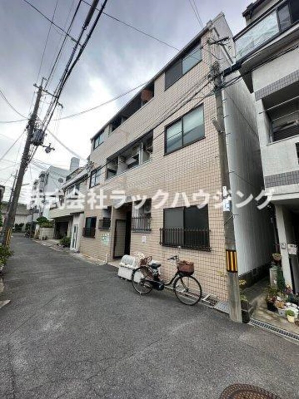 駐車場(【お部屋探しはラックハウジングにお問合せ下さいませ】)