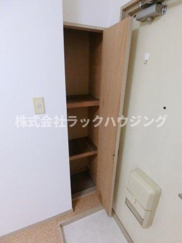 玄関(【お部屋探しはラックハウジングにお問合せ下さいませ】)