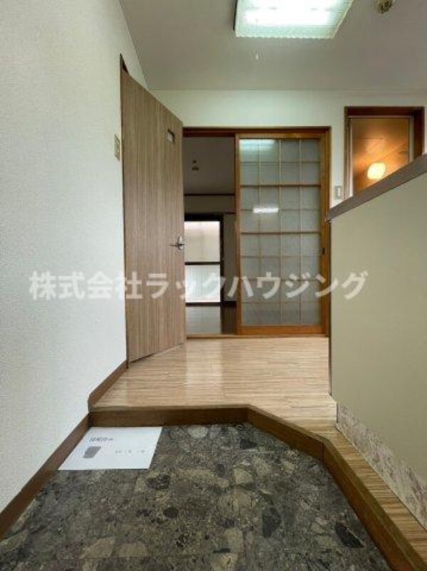 玄関(【お部屋さがしはラックハウジングにお問合せ下さいませ♪】)