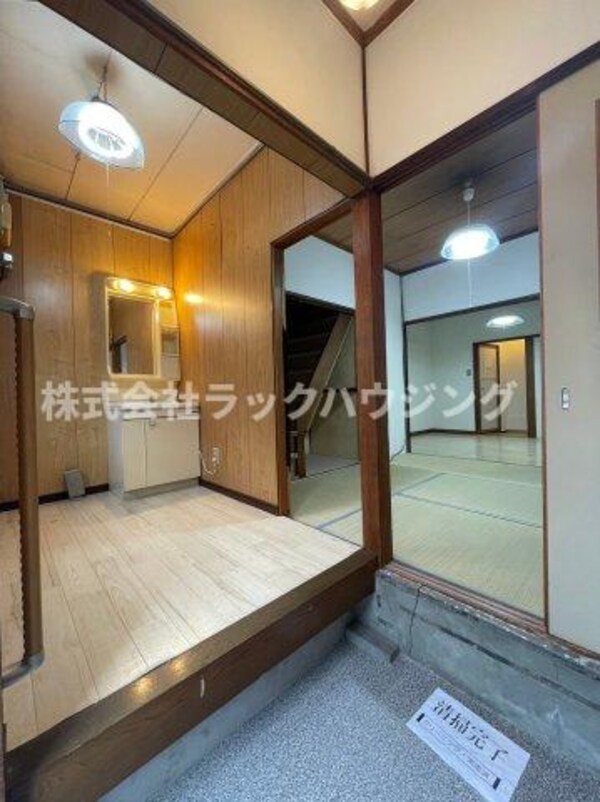 玄関(【お部屋さがしはラックハウジングにお問合せ下さいませ♪】)