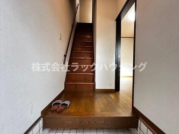 玄関(【お部屋さがしはラックハウジングにお問合せ下さいませ♪】)