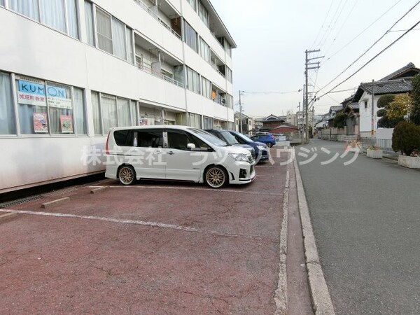 駐車場(【お部屋さがしはラックハウジングにお問合せ下さいませ♪】)