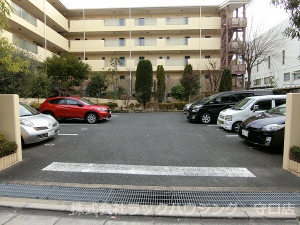 駐車場(【お部屋さがしはラックハウジングにお問合せ下さいませ♪】)