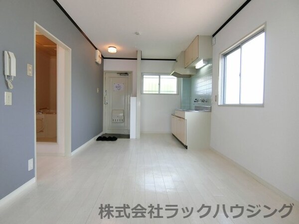居室(LDK9帖！キッチン奥行設置☆リビングスペース確保！)