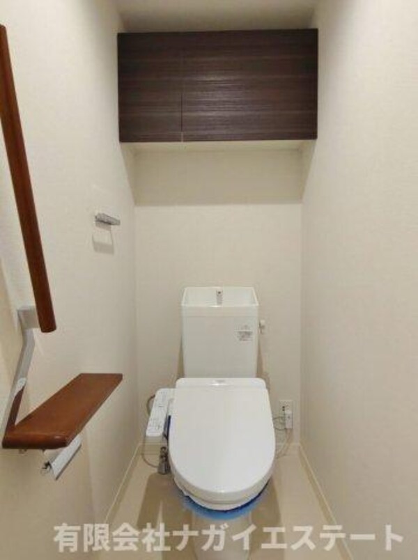 トイレ(【ソレイユ　イズミ】
反転タイプのお部屋になります。)
