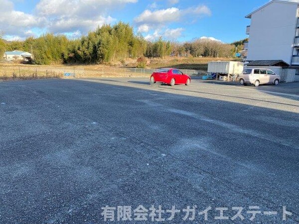 駐車場(【ｻﾝﾊｲﾂ多井田B】
有限会社ナガイエステート)