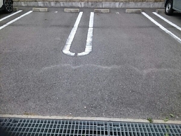 駐車場(【プチ　ネージュ】有限会社ナガイエステート)
