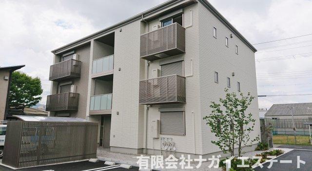 西脇威高田井町(シャルマン　コート)