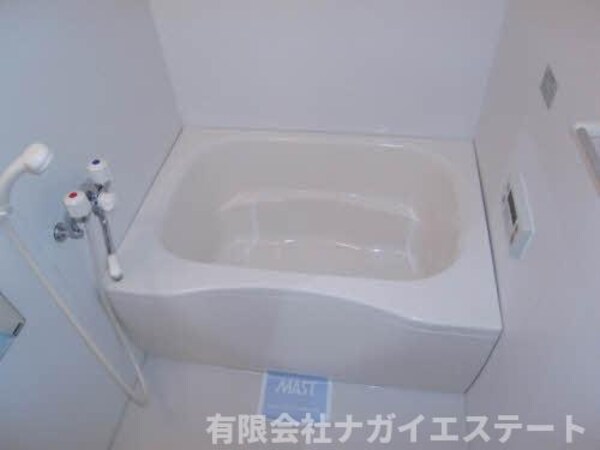 浴室(【ﾒｿﾞﾝ・ド・ﾓﾝﾃｱﾙﾊﾞﾝ】
有限会社ナガイエステート)