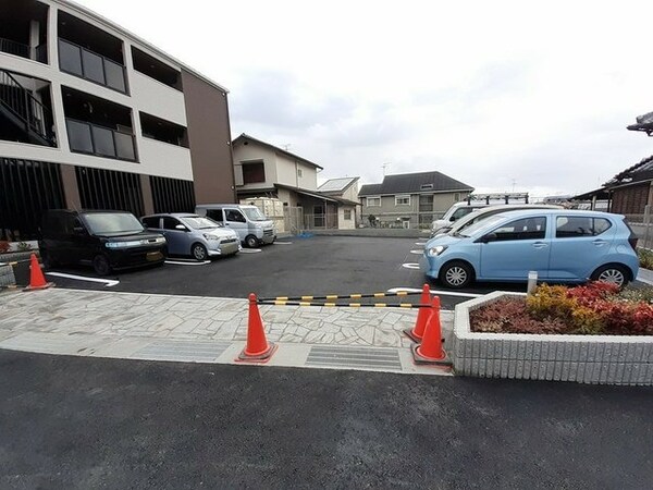 駐車場(駐車場に車を止められます)