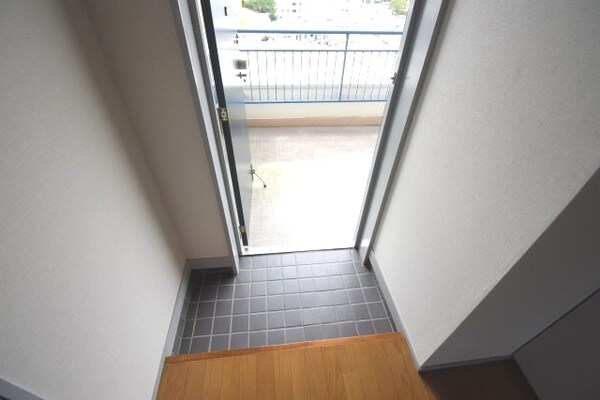 玄関(別階同間取のお部屋の写真です)