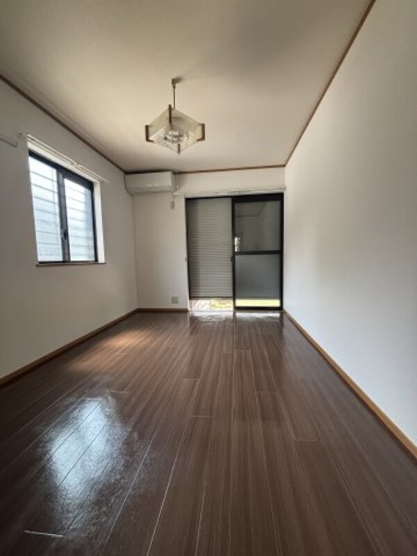 居室(※別部屋参考画像です。)