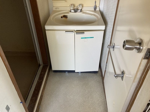 独立洗面台(写真は302号室のものとなります)