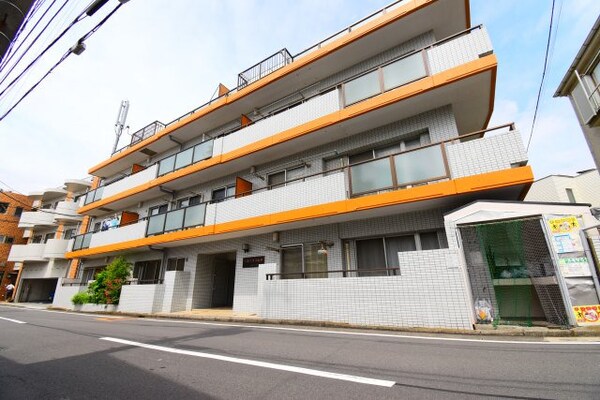 外観(道路に面しているので日当たり良好です♪)