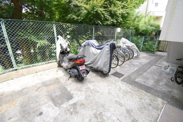 建物設備(オートロックの中に駐輪場があります♪)