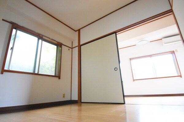 居室(別部屋の参考写真になります)