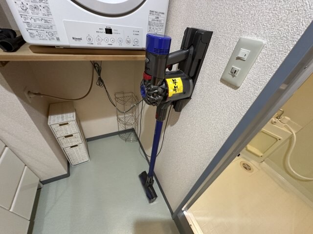 物件内観写真16　(※家具家電付き　掃除機（ダイソン）)