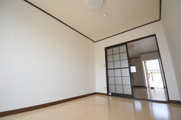 居室(※別部屋参考画像です。)