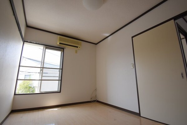 居室(※別部屋参考画像です。)
