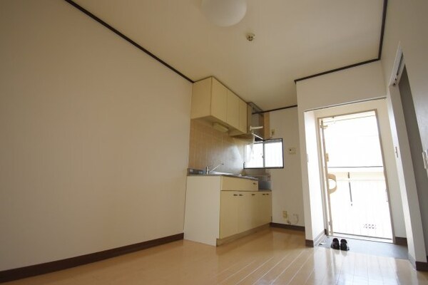 居室(※別部屋参考画像です。)