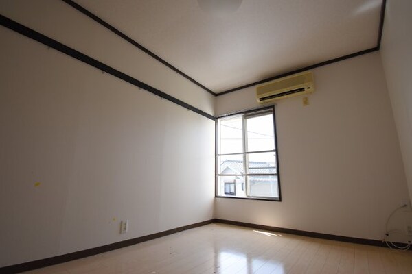 居室(※別部屋参考画像です。)