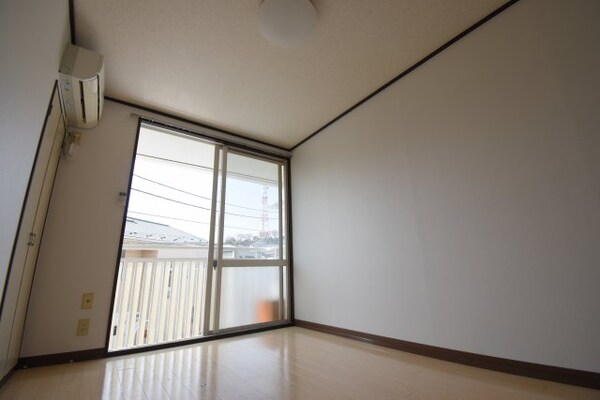 居室(※別部屋参考画像です。)