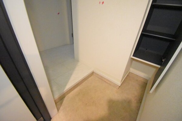 玄関(同物件別部屋参考写真です。)