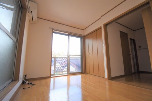 居室(※別部屋参考画像です。)