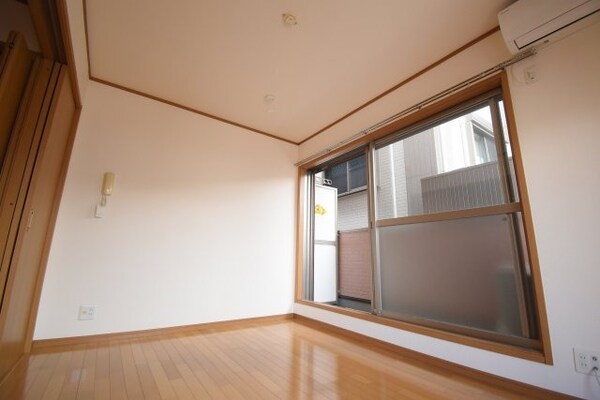 居室(※別部屋参考画像です。)