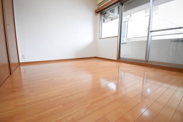 居室(※別部屋参考画像です。)