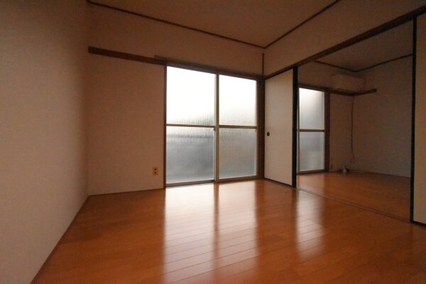 居室(引き戸をリフォームして1K10.5帖になりました♪)