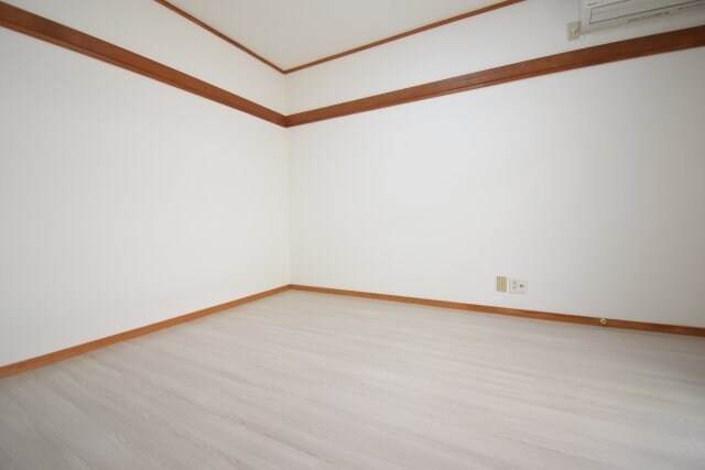 物件内観写真4　(他号室写真)