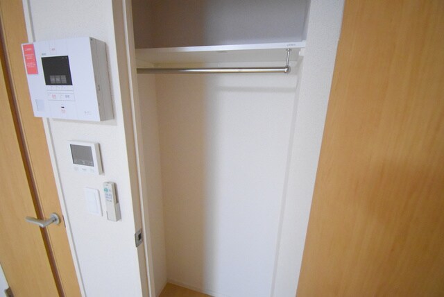 物件内観写真15　(収納奥行き)