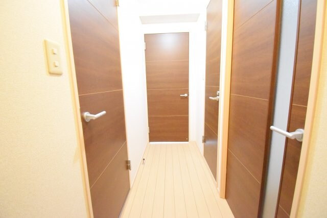 物件内観写真4　(他号室写真)