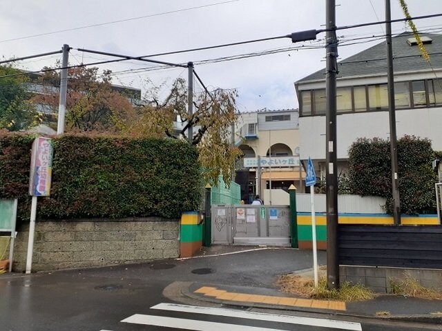 物件外観写真5　(幼稚園まで22m)