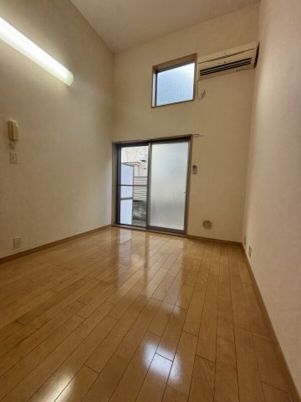 居室(※別部屋参考画像です。)