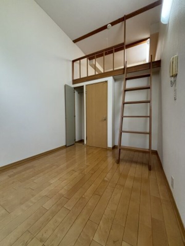 居室(※別部屋参考画像です。)