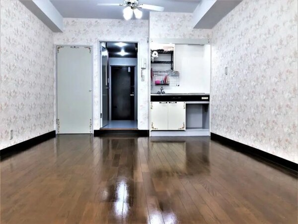 収納(白いつまらない狭い部屋に飽きた方)