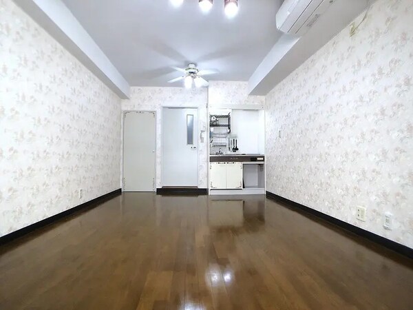 収納(狭い白いつまらない部屋に飽きた方に)