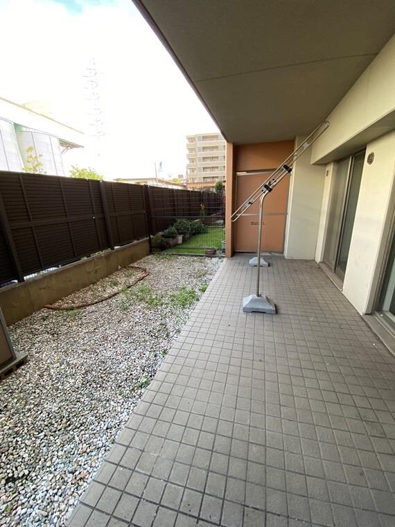 物件内観写真15　(お洗濯にも便利なバルコニー付き)