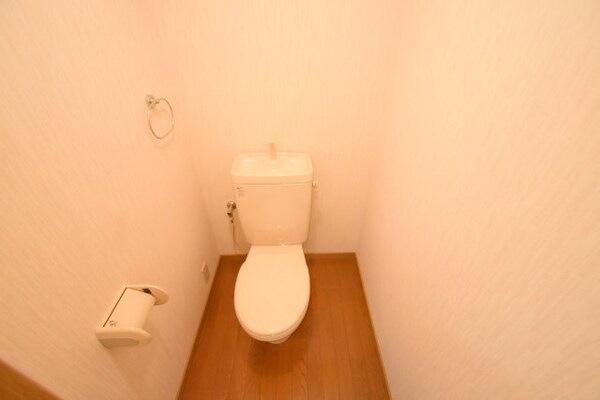 トイレ(同物件別部屋参考写真です。)