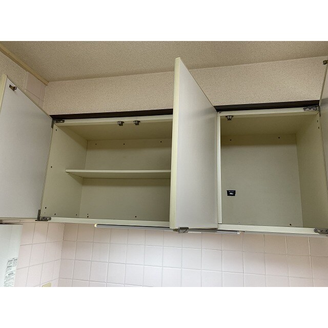 物件内観写真15　(上収納)