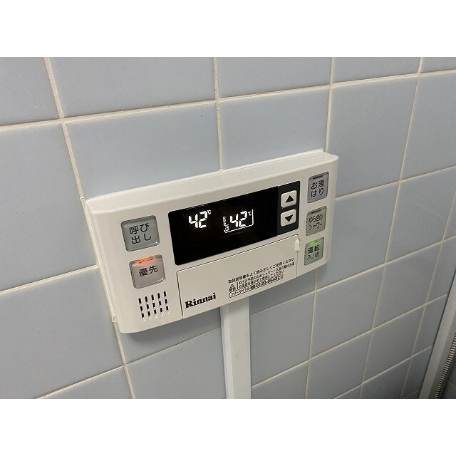物件内観写真17　(給湯器リモコン)