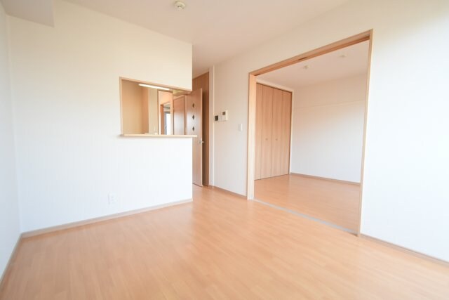 物件内観写真2　(＊別部屋参考写真)