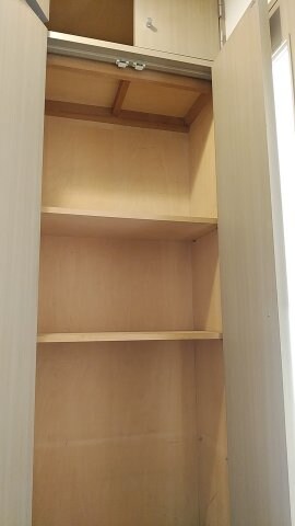 物件内観写真11　(収納スペース豊富です)
