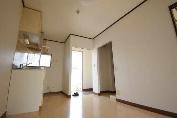 居室(※別部屋参考画像です。)