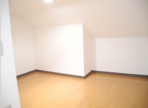 寝室(落ち着いて過ごせるお部屋なので、寝室にいかがでしょうか)
