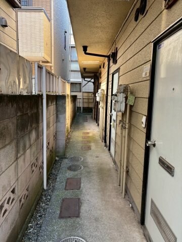 物件外観写真3　(落ち着いたロビーです)