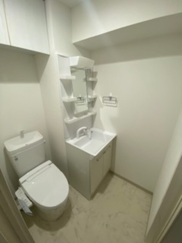 独立洗面台(清潔感のあるトイレです)